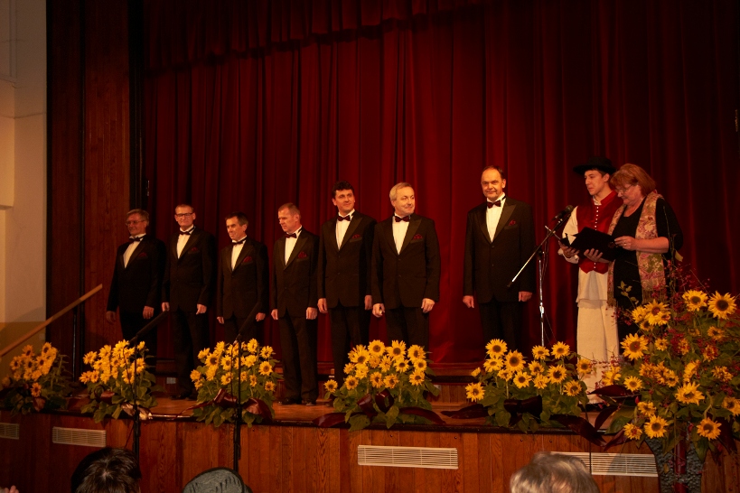 Oktet_Zven_letni_koncert_2013_05-.jpg