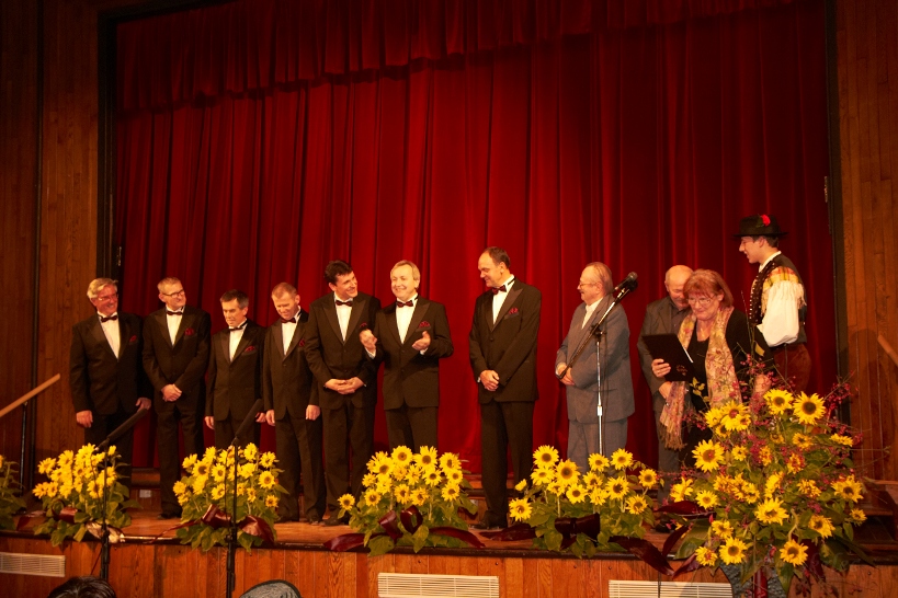 Oktet_Zven_letni_koncert_2013_23-.jpg